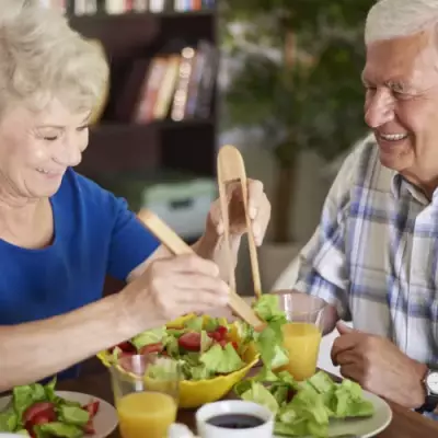 Comment stimuler l'appétit d'une personne âgée peu encline à manger ?